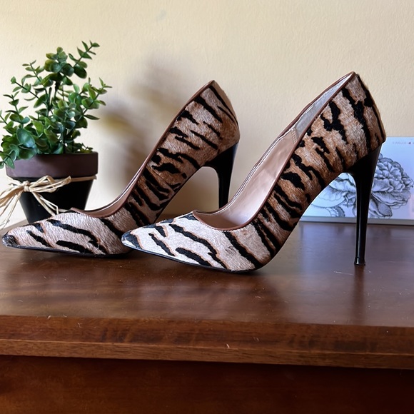 DJ Pliner size 7 heels - Picture 2 of 4